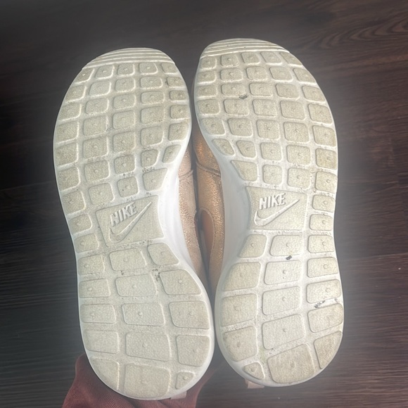 Nike Premium Women’s Shoe - Rose Gold - Picture 9 of 12